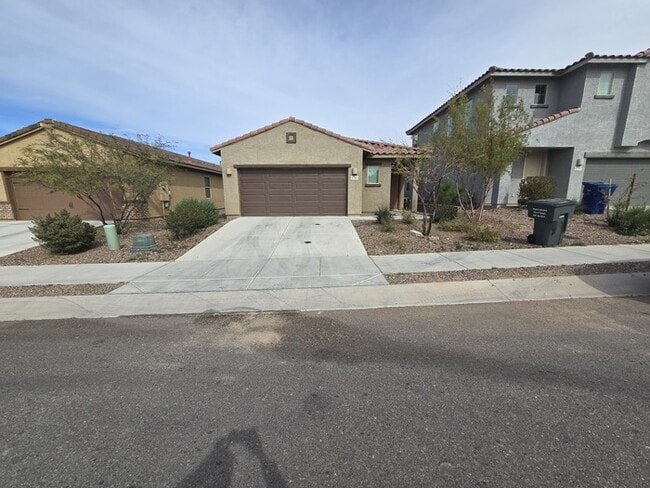 Building Photo - Freshly updated 3 bedroom/ 2 bath Home