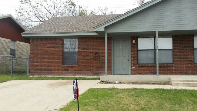 Primary Photo - 1401 Janis Dr