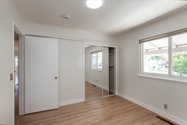 Building Photo - Terrific Sunnyvale Home