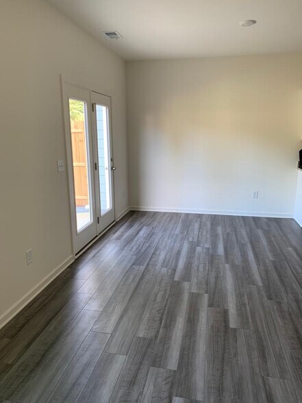 Building Photo - 315 Penn Station Way
