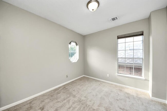 Building Photo - 12819 Kingsbridge Ln