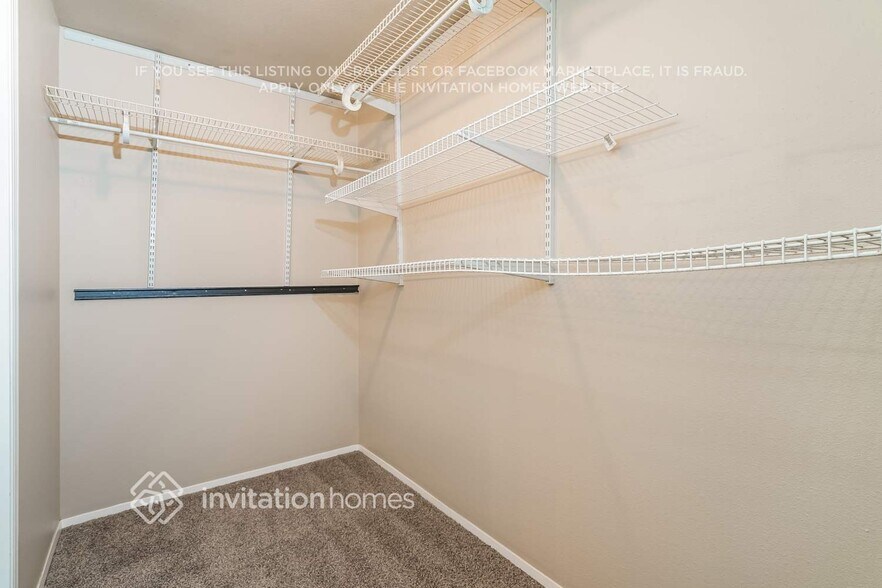 Building Photo - 25107 23rd Ct S