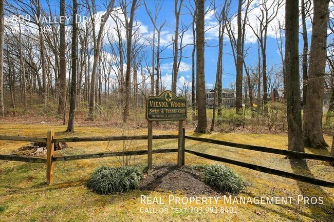 Building Photo - 609 Valley Dr SE
