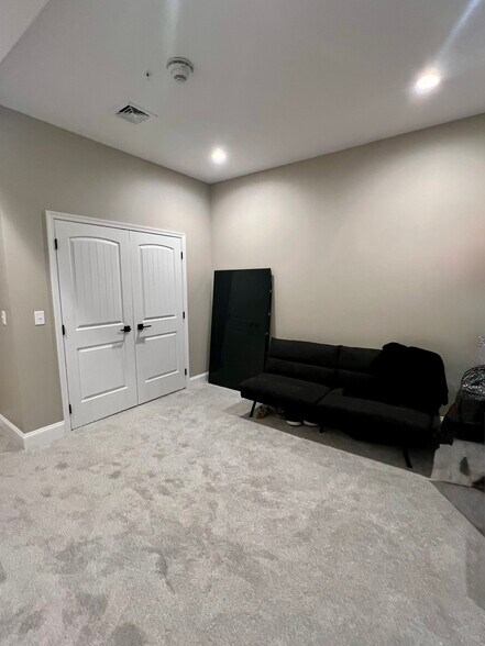 Building Photo - 116 S Main St