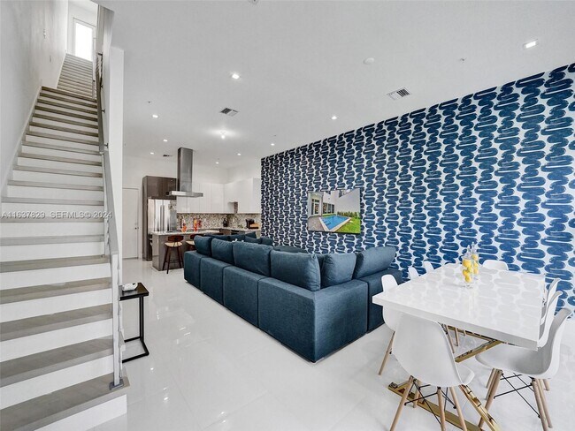 Building Photo - 1224 NE 15th Ave