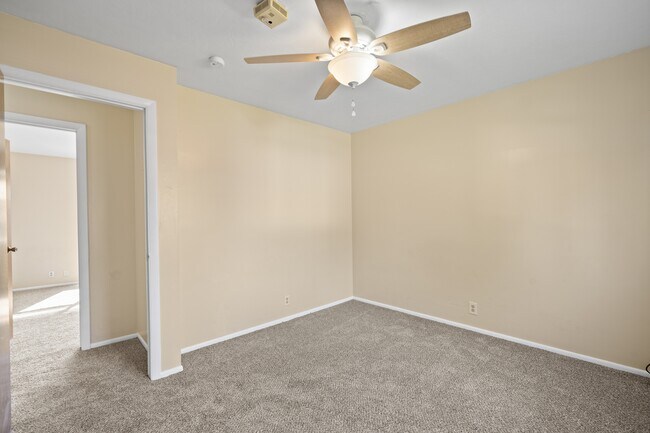 Building Photo - 5492 Lilac Ave