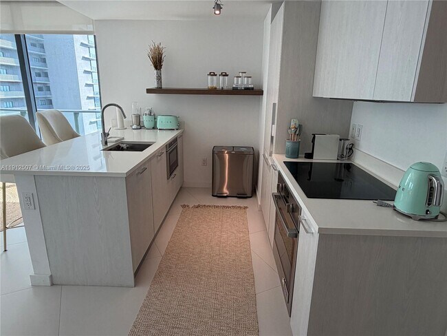 Building Photo - 501 NE 31st St