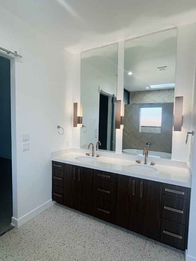 Building Photo - Beautiful 2020 Parade Home in Escondido Ranch