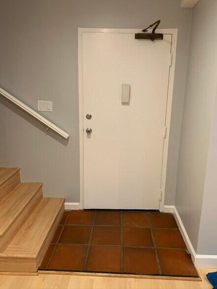 Building Photo - 24 Lighthouse St