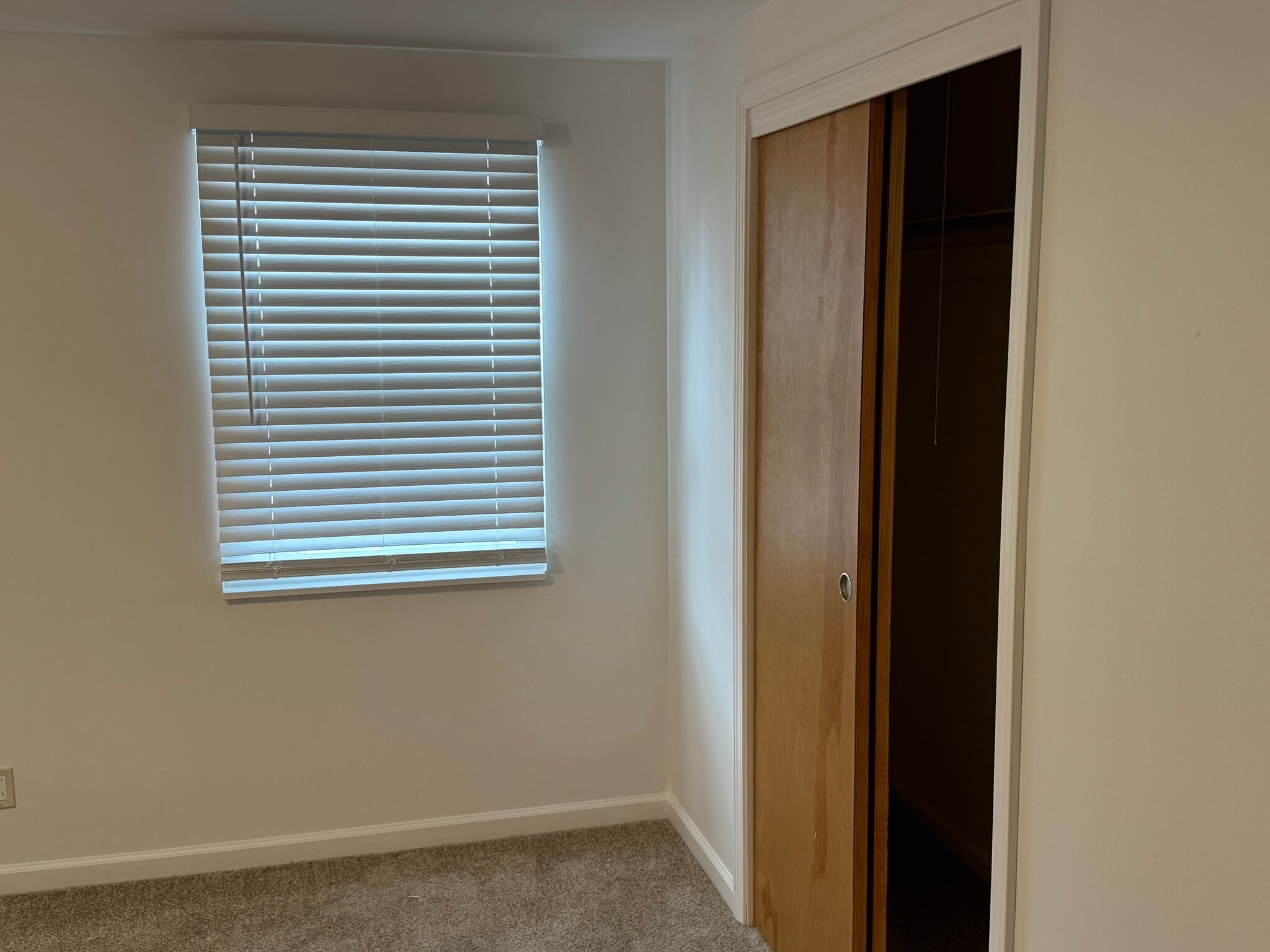 Building Photo - 194 Linden Ave