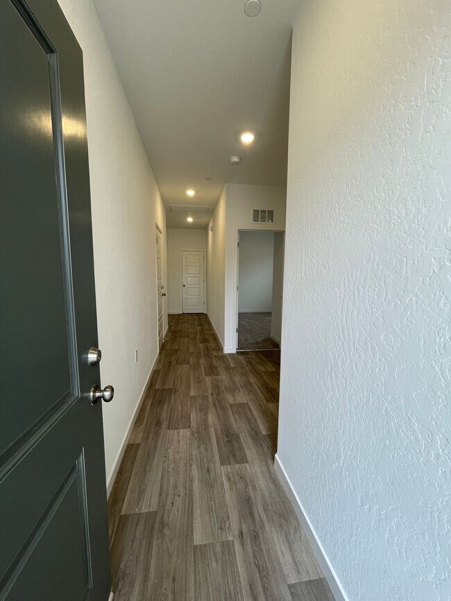 Building Photo - Stunning 3-Bed, 2-Bath Lennar Home in Fresno – Your Dream Home Awaits!