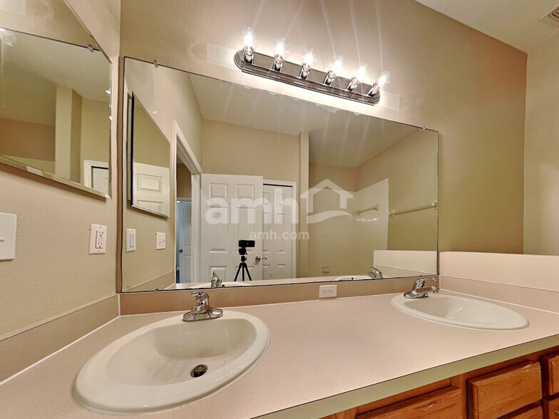 Building Photo - 12906 Cattail Shore Ln