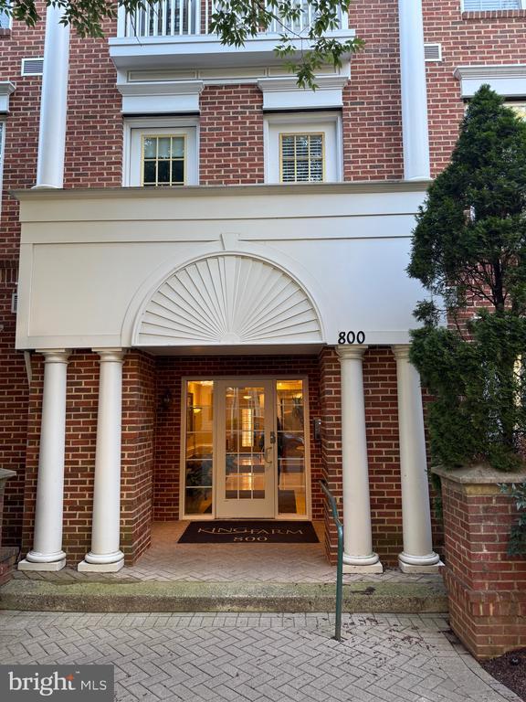 Building Photo - 800 Grand Champion Dr