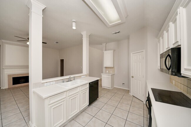 Building Photo - 7207 Glenbank Way