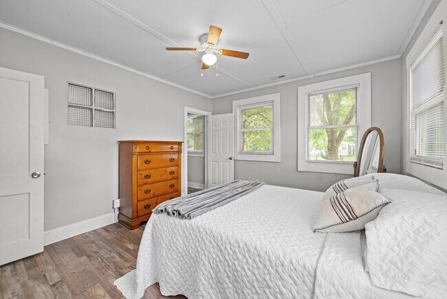 Building Photo - 4196 N Lee St