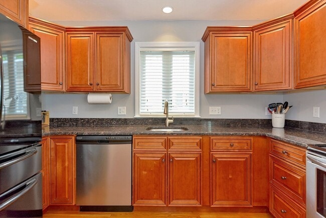 Building Photo - 28 Richardson St