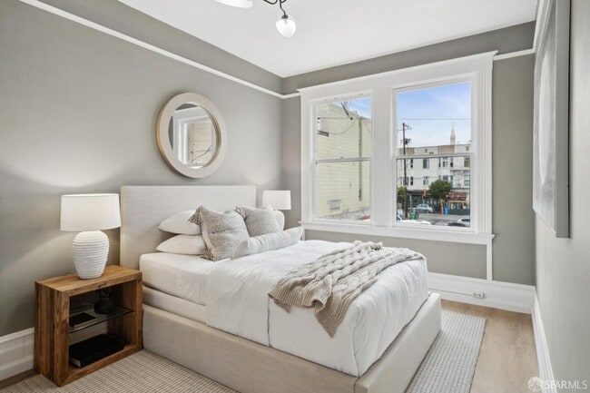 Building Photo - 202 (17-19 Card Aly)