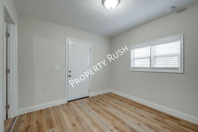 Building Photo - 248 East Ave