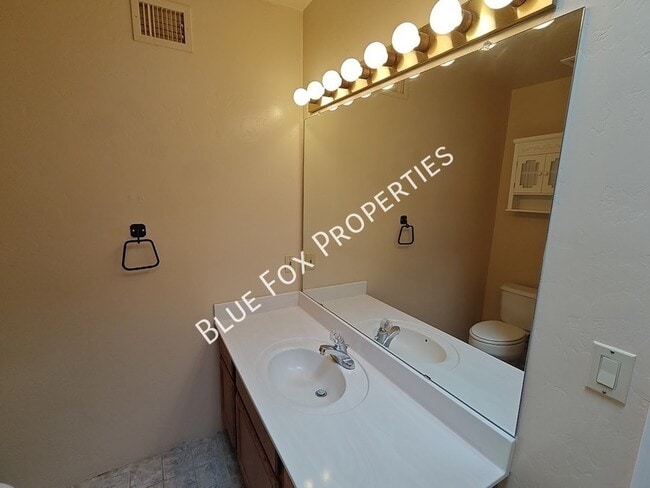 Building Photo - 9097 N Jessy Ln