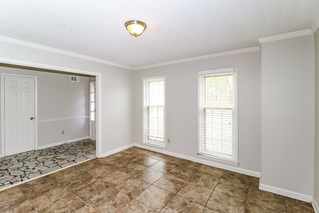 Building Photo - 8533 Kettering Dr