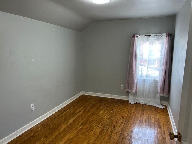 Building Photo - Spacious Colonial For Rent in Lyndhurst
