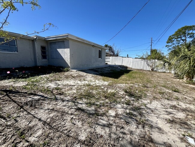 Building Photo - 3907 Luma Dr