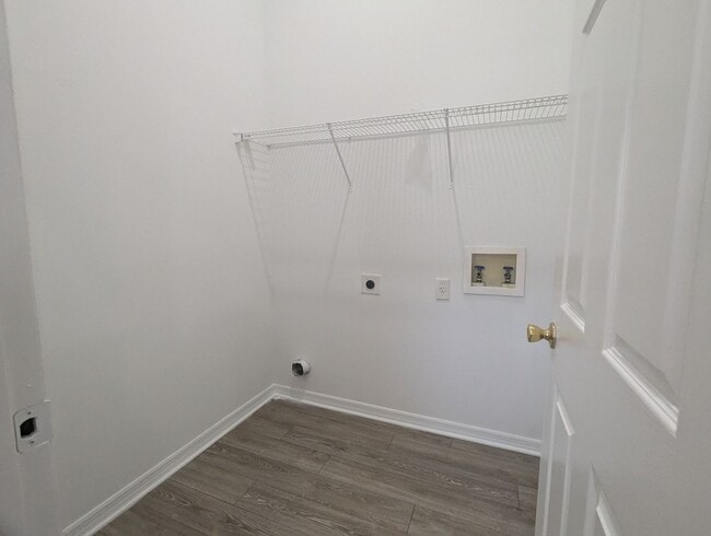 Building Photo - Now Available - Non Conforming 3 Bedroom, ...