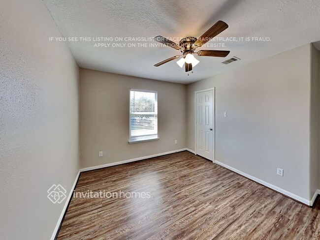 Building Photo - 3827 Middlecrest Ln