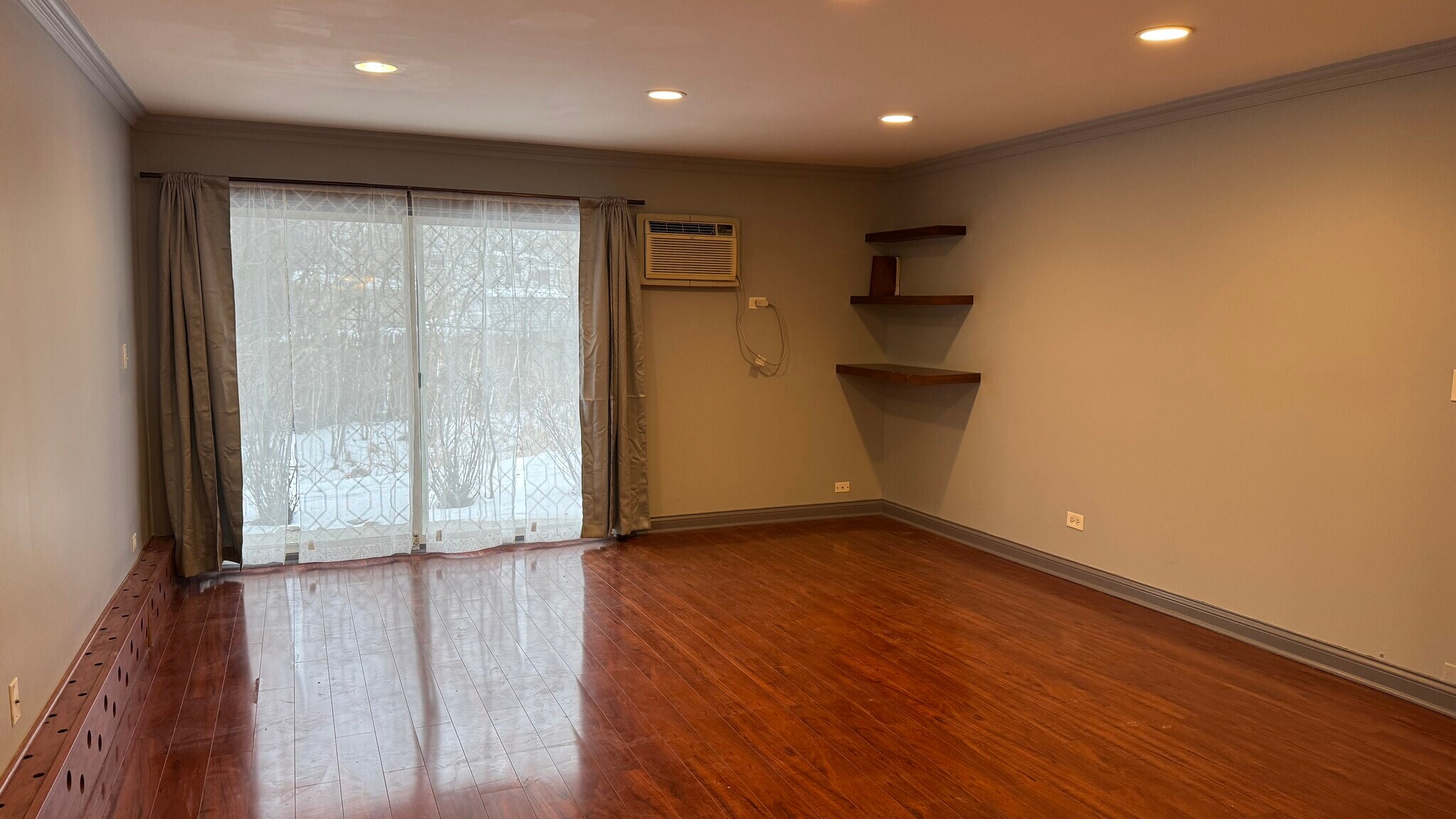 Building Photo - 9S060 Lake Dr