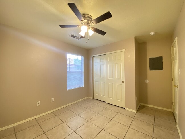 Building Photo - 2BR/1Bath - 4 Plex in Rio Rancho