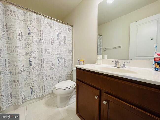 Building Photo - 419 Foxglove Way