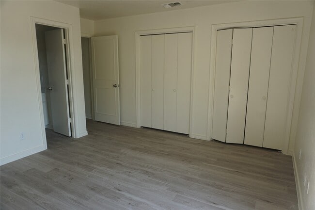 Building Photo - 1913 Normal Park Dr