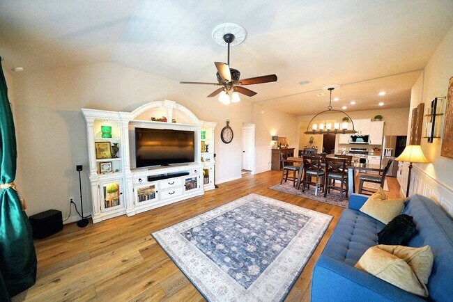 Building Photo - Upgraded Single-Story Home in the Desirable Vista Ridge Subdivision - Realtor Commission: $600