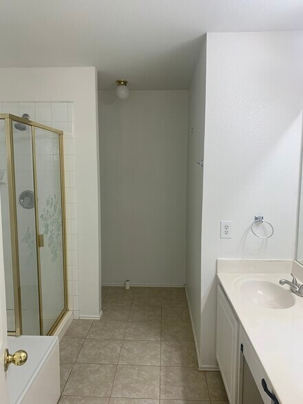 Building Photo - 3204 Paradise Valley Dr