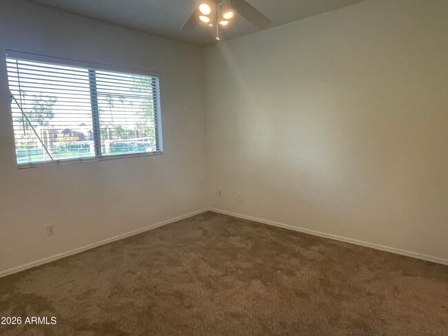 Building Photo - 955 E Knox Rd