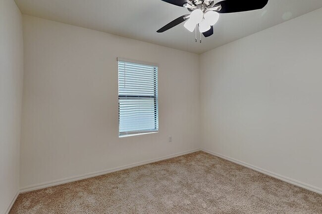 Building Photo - 3641 Peony Ct SE