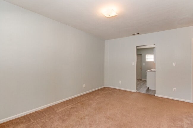 Building Photo - 1443 W 40th St