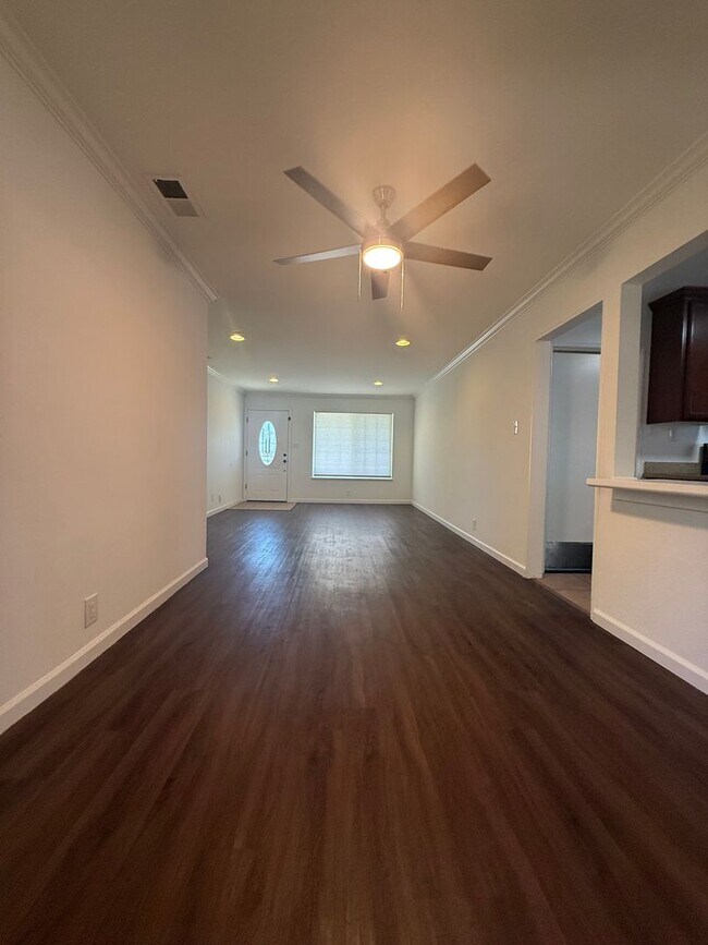 Building Photo - Beautiful 3 bedroom and 1 bathroom home in Arden Arcade!