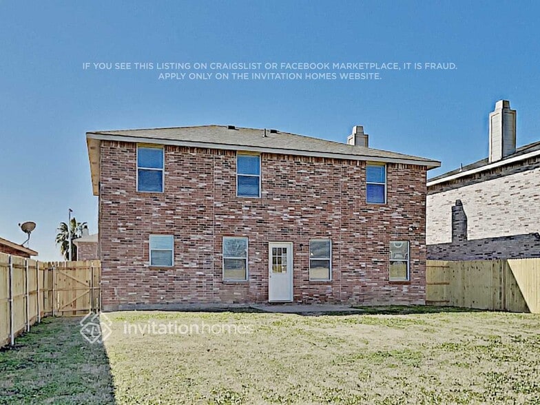 Building Photo - 8415 Beachplum Way