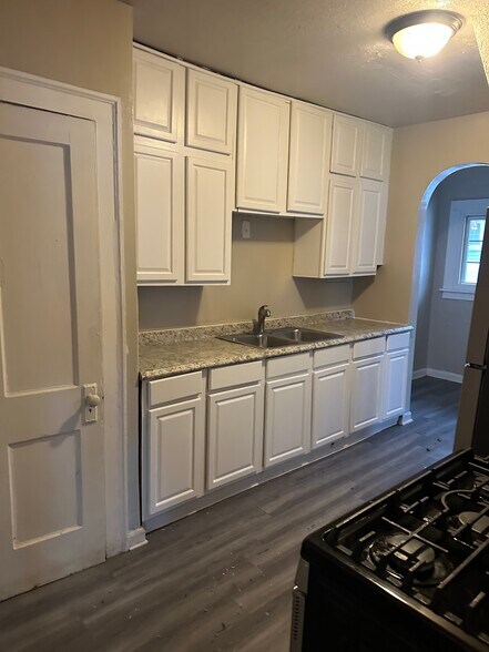 Building Photo - 2087 Goodnor Rd