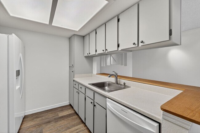 Building Photo - Updated 2 bed 1 bath condo in Arvada!
