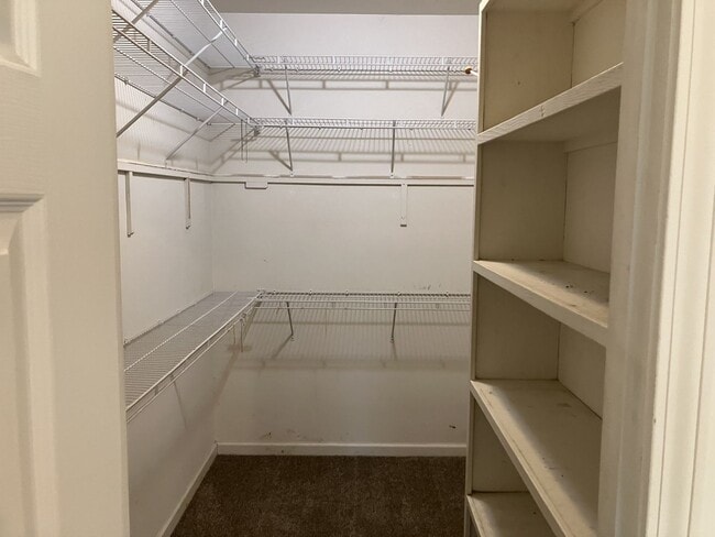 Building Photo - 114 W Shore Dr