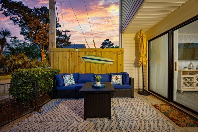 Building Photo - All Inclusive Seasonal Rental Available October 1st, 2025-March 31st 2026!