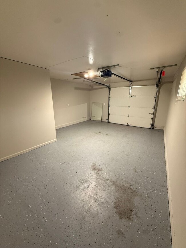 Building Photo - 5137 Mays Ave