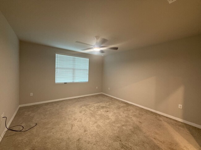 Building Photo - Stunning 4-bedroom, 3-bathroom, 2-stall garage, home. The only thing missing is you.