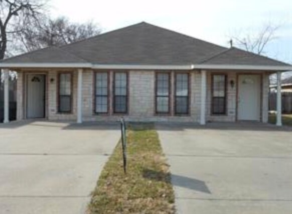 Building Photo - 1012 N Brents Ave