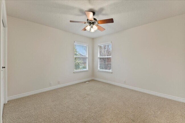 Building Photo - Quiet, Convenient, and Spacious 5 Bedroom 4 Bathroom Home