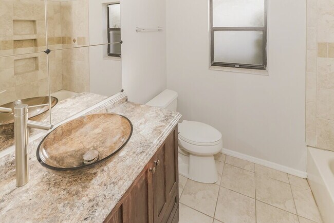 Building Photo - 8552 Bridgewater Dr