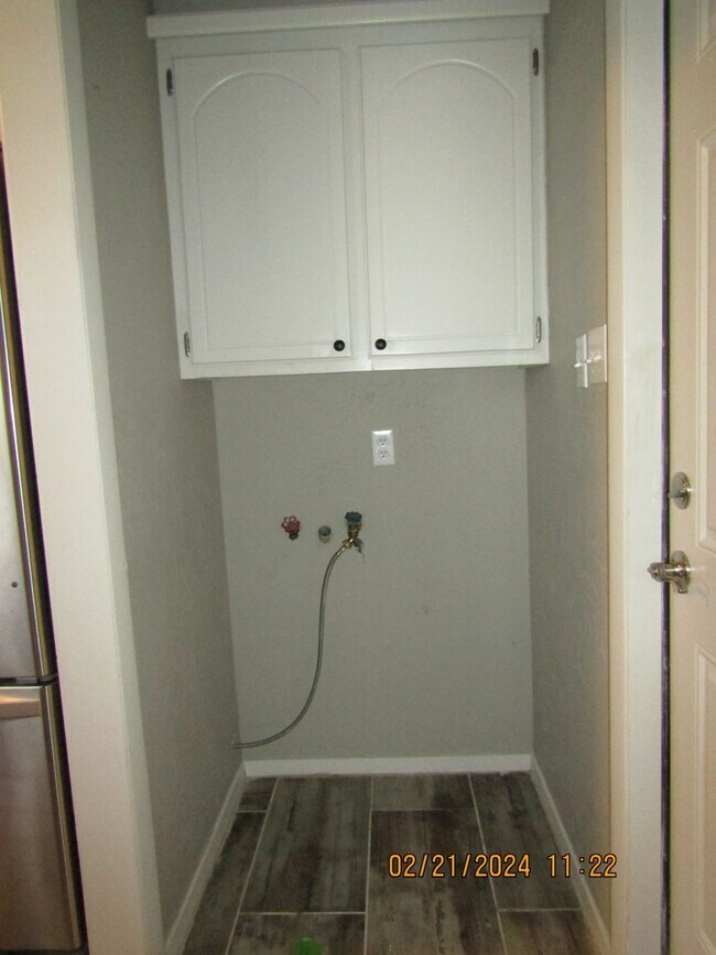 Building Photo - MacArthur Schools Area!