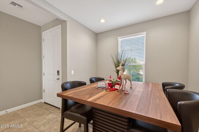 Building Photo - 8269 W Rushmore Way